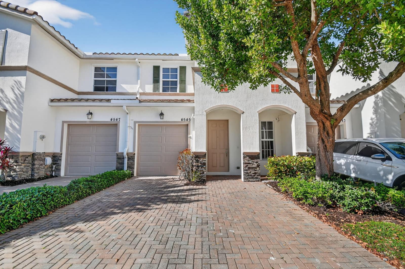 Commercial roofing in Westgate Belvedere Homes, FL